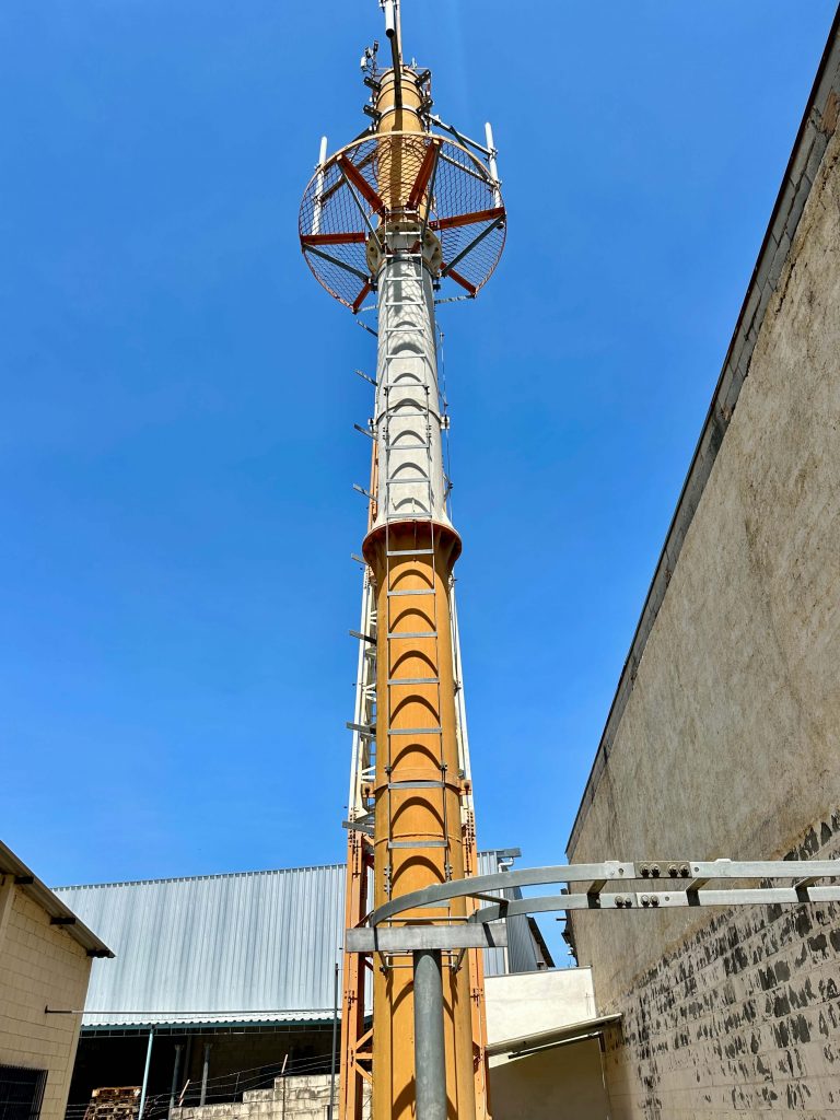 Poste telecomunicações serralheria moreno